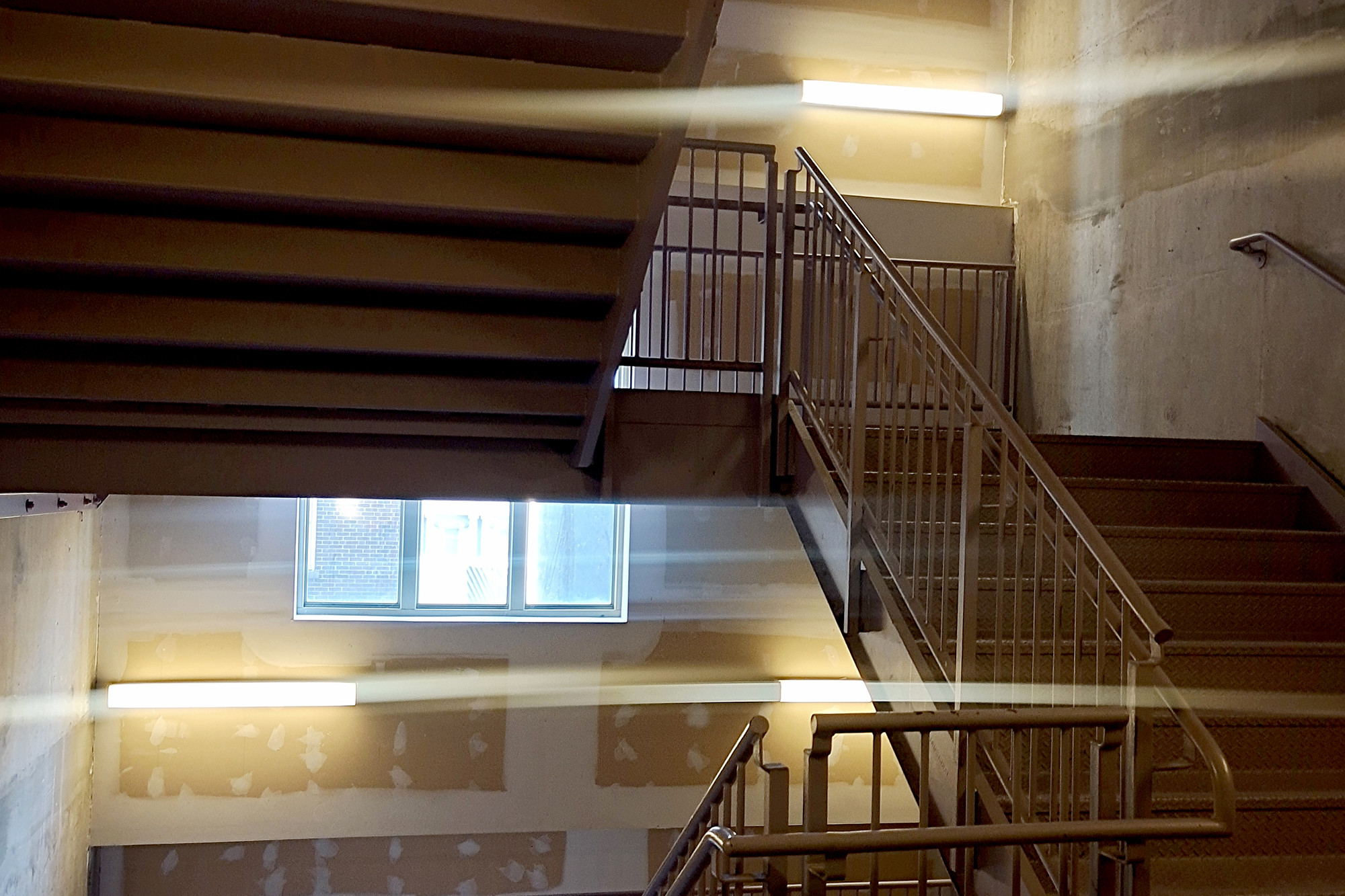 最新の会社の事例について LEDの階段の吹き抜けライト塗布