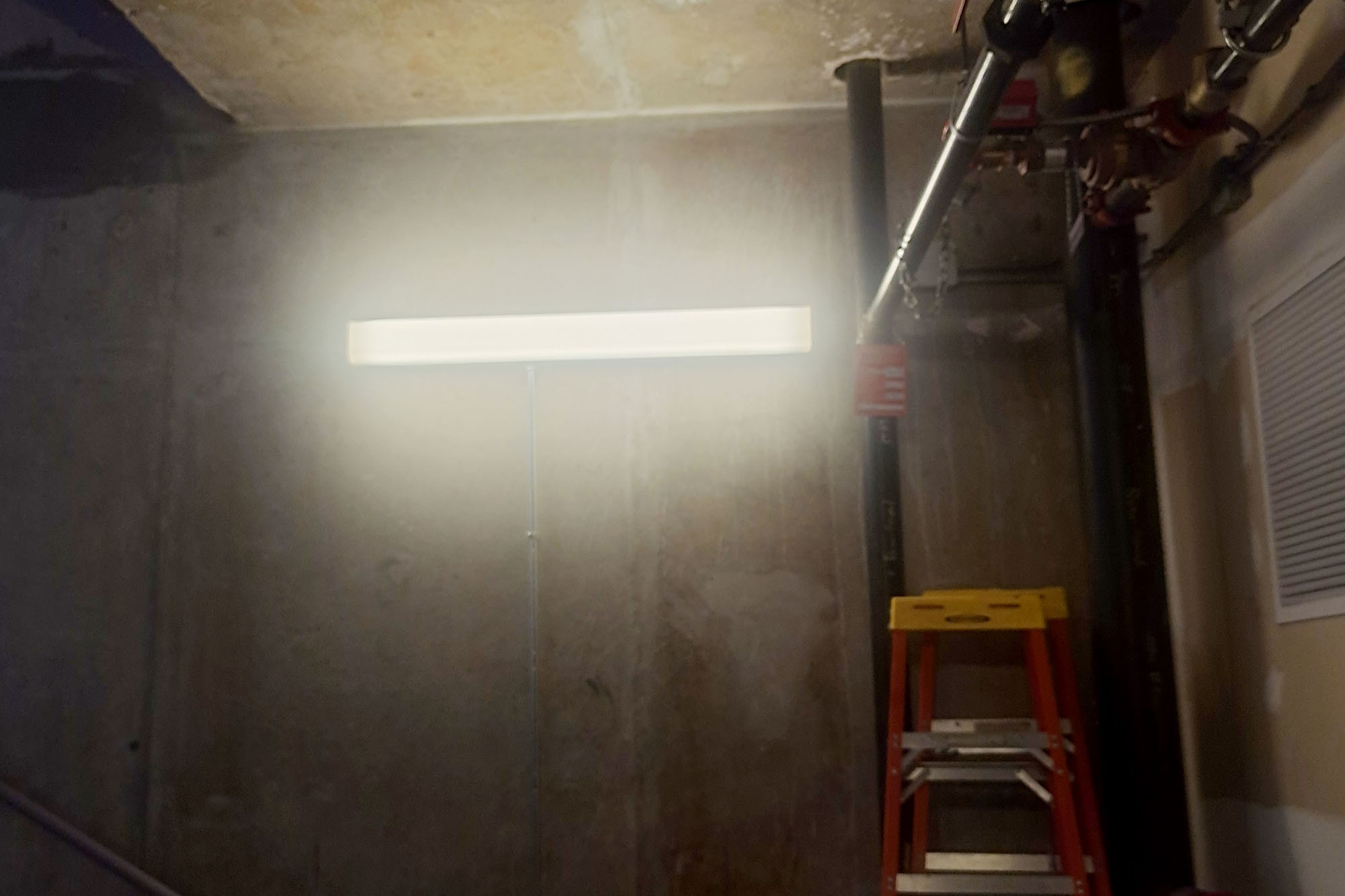 最新の会社の事例について LEDの階段の吹き抜けライト塗布