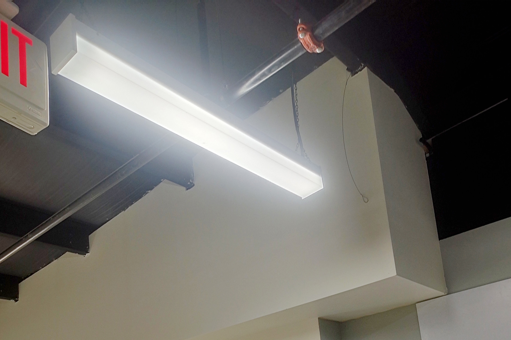 最新の会社の事例について LEDラップアラウンド ライト塗布